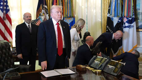 FOTOS: Así reaccionó Trump al desmayarse un hombre a su lado en la Casa Blanca