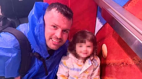 Se suicida el hombre que dejó morir a su hija de dos años en un coche al sol