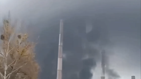 VIDEO: Una central térmica ucraniana arde tras un ataque ruso