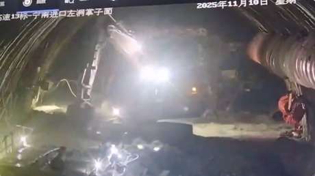 VIDEO ATERRADOR: Repentina inundación subterránea sorprende a trabajadores dentro de un túnel