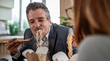 Los peligros que los fideos instantáneos podrían preparar para tu cuerpo (y cómo evitarlos)