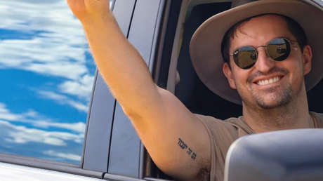 El tatuaje en hebreo de un neonazi bajo deportación intriga a investigadores: ¿qué dice?