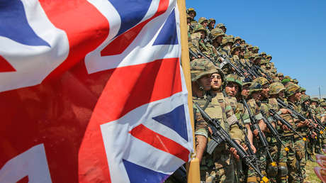 Los coches tienen oídos: revelan una extraña prohibición para los militares británicos