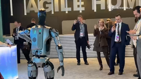 VIDEO: Robot baila al ritmo de una canción rusa