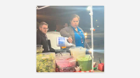 Inspectora destruye comida con cloro en un puesto de tacos en EE.UU. (VIDEO)