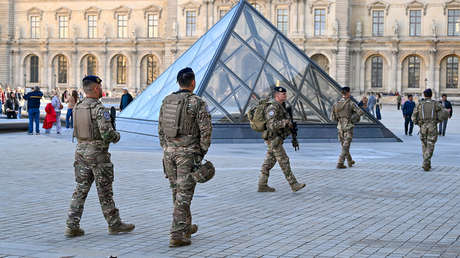 Sistemas antirrobo y 100 cámaras: Directora del Louvre anuncia nuevas medidas de seguridad