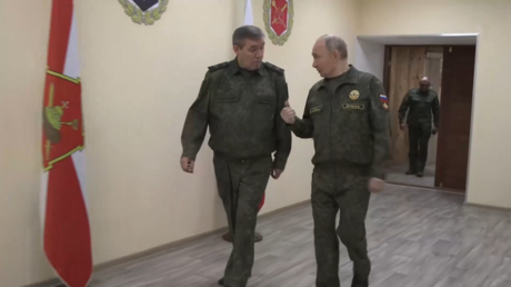 PRIMERAS IMÁGENES de la visita de Putin a uno de los puestos de mando de la operación especial