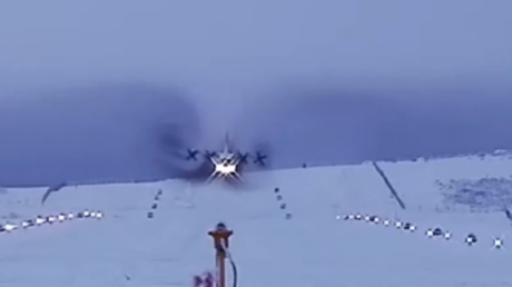 VIDEO: Épico aterrizaje de un avión en invierno ruso