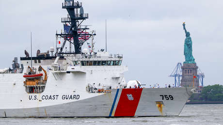 Esvásticas y banderas confederadas: el último gran escándalo en la Guardia Costera de EE.UU.