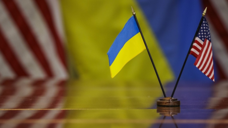 FOTO: Así quedó la mesa de un negociador ucraniano luego de conversar con la delegación estadounidense