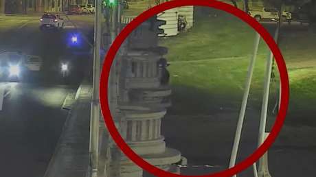 IMPACTANTE VIDEO: Delincuente se lanza al vacío para huir durante persecución policial