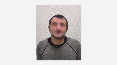 VIDEO: Un heroé anónimo convierte a un ladrón en su propia presa en el metro de Moscú