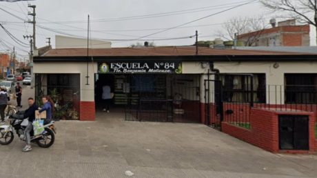 Una maestra recibe una brutal golpiza por la madre de una alumna y podría perder un ojo