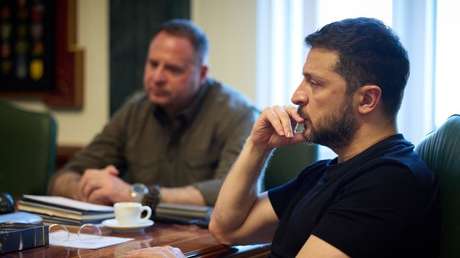 El enviado del Kremlin trolea a belicistas que se preocupan por el registro de la casa de 'la mano derecha' de Zelenski