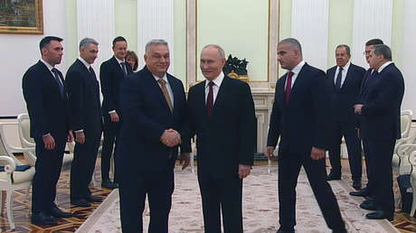 Viktor Orbán llega a Moscú