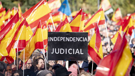 "¿Mafia o democracia?": oposición moviliza una gran protesta en el centro de Madrid (VIDEO)