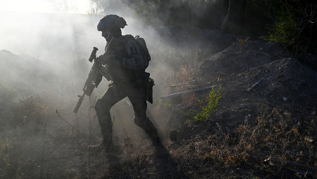 Soldado ruso herido carga 30 kilómetros a mujer paralizada
