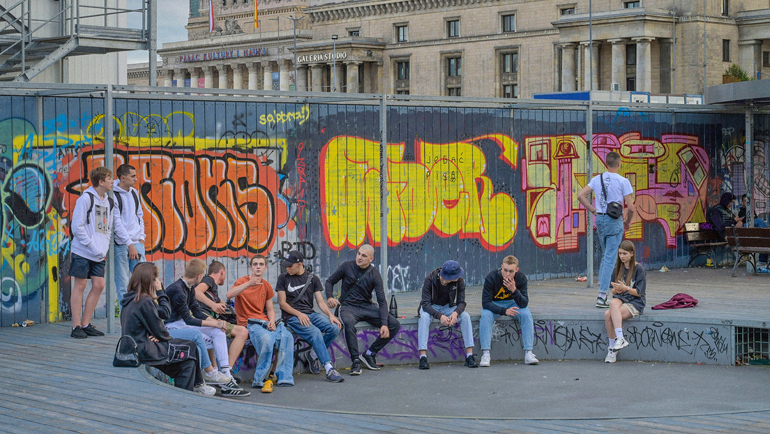 Adolescentes ucranianos convierten un parque en "el peor lugar de Varsovia"