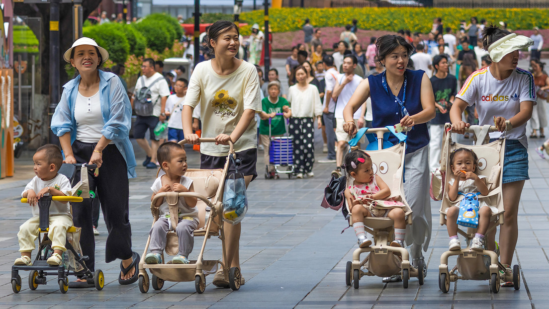 China sube el impuesto a los condones en medio de su crisis demográfica