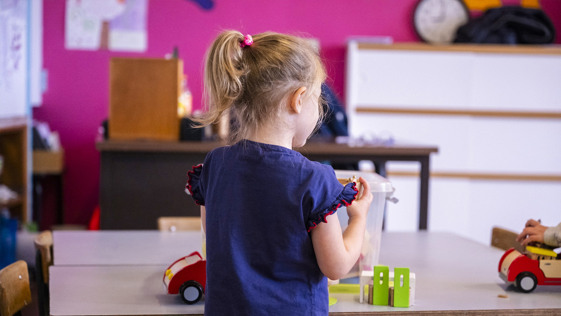 Niña de tres años es acosada por hablar ruso en Ucrania y funcionaria del gobierno lo celebra