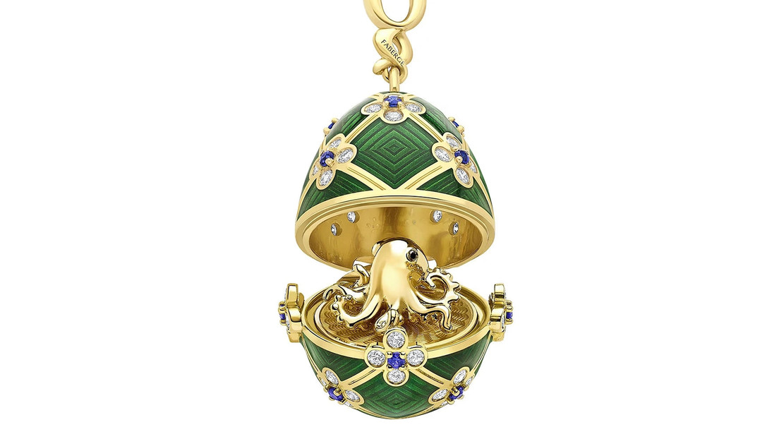 Hombre se traga costoso pendiente Fabergé para poder robárselo