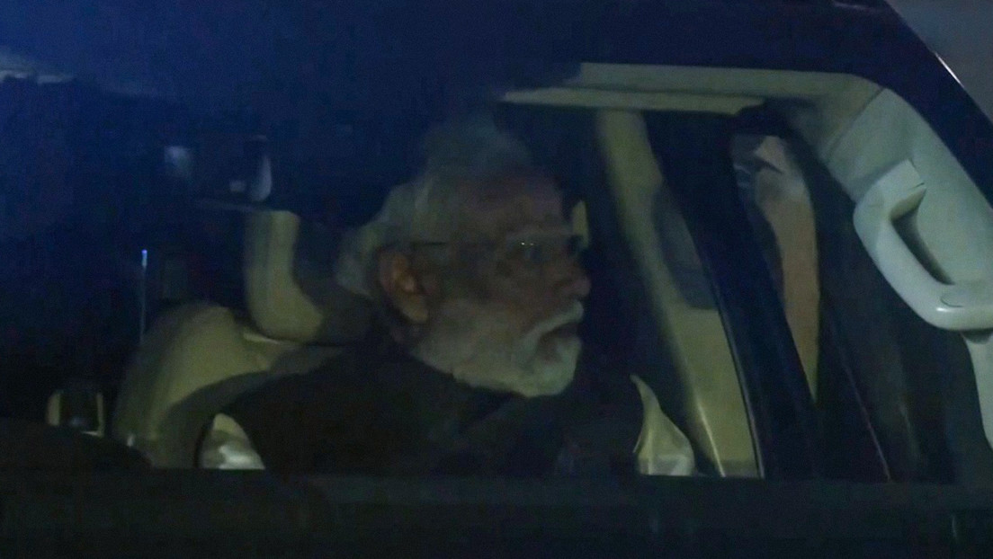 Narendra Modi llega al aeropuerto para recibir personalmente a Putin (VIDEO)