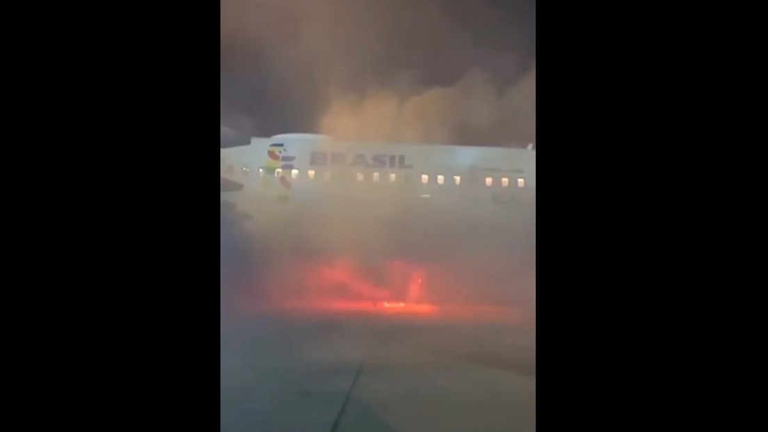 Avión con pasajeros se incendia en la pista antes de despegar en Brasil (VIDEO)