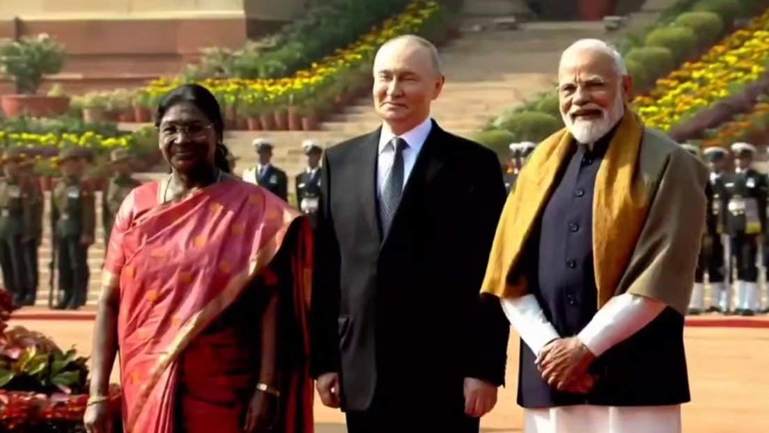 VIDEO: La India brinda una solemne bienvenida oficial a Putin