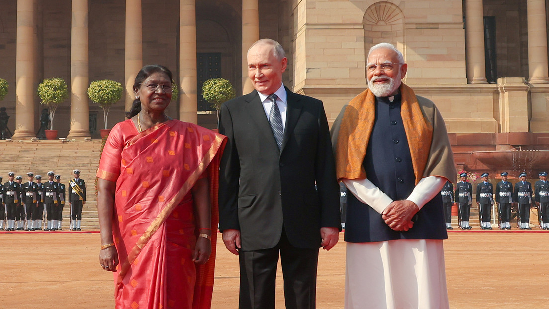 VIDEO: La India brinda una solemne bienvenida oficial a Putin