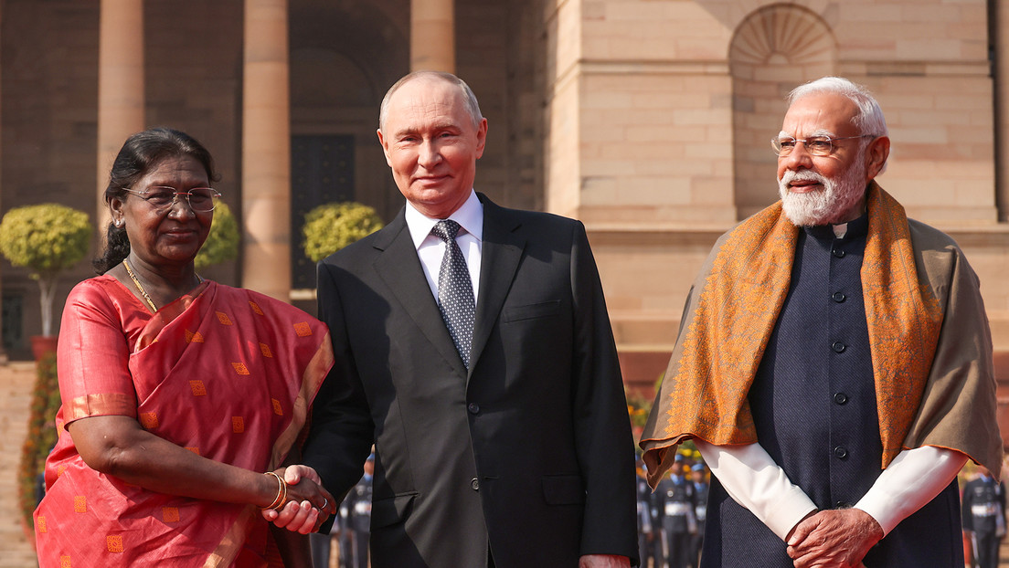 VIDEO: La India brinda una solemne bienvenida oficial a Putin
