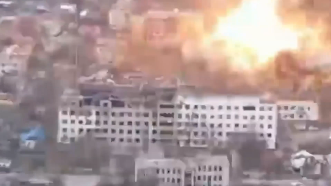 VIDEO: potentes bombas rusas destrozan puntos de despliegue ucranianos