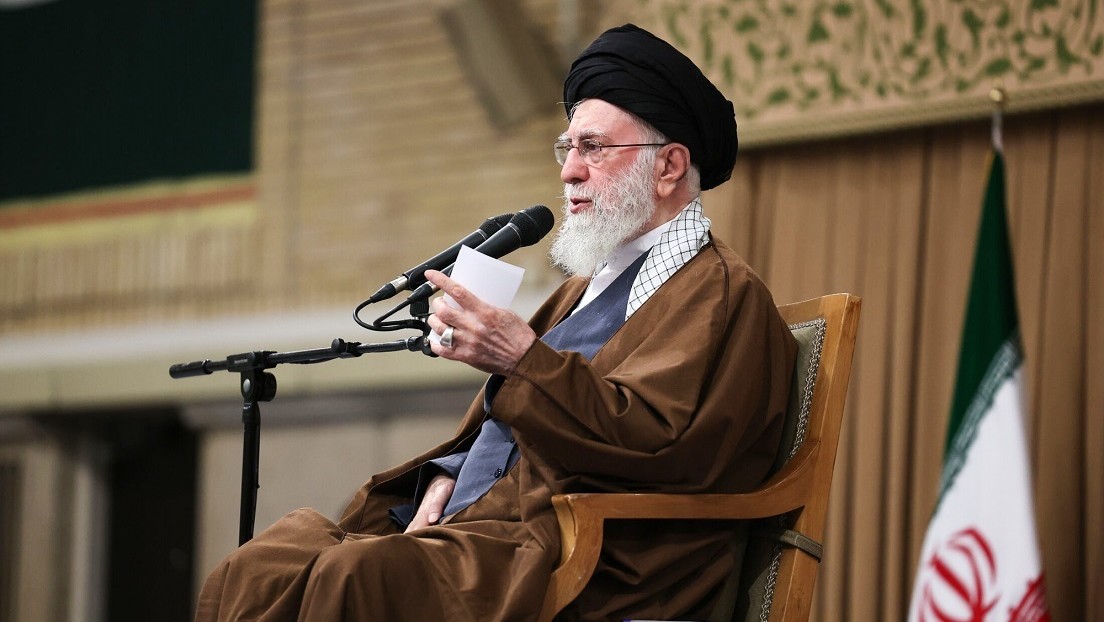 Ayatolá Jameneí: La política de Washington hace que EE.UU. sea cada vez más aislado y odiado