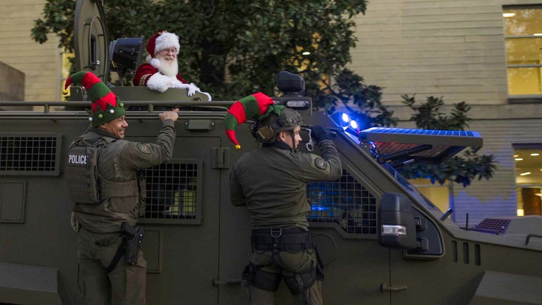 ¿Y el trineo con renos?: el Pentágono presenta a Papá Noel a bordo de un blindado (VIDEO)