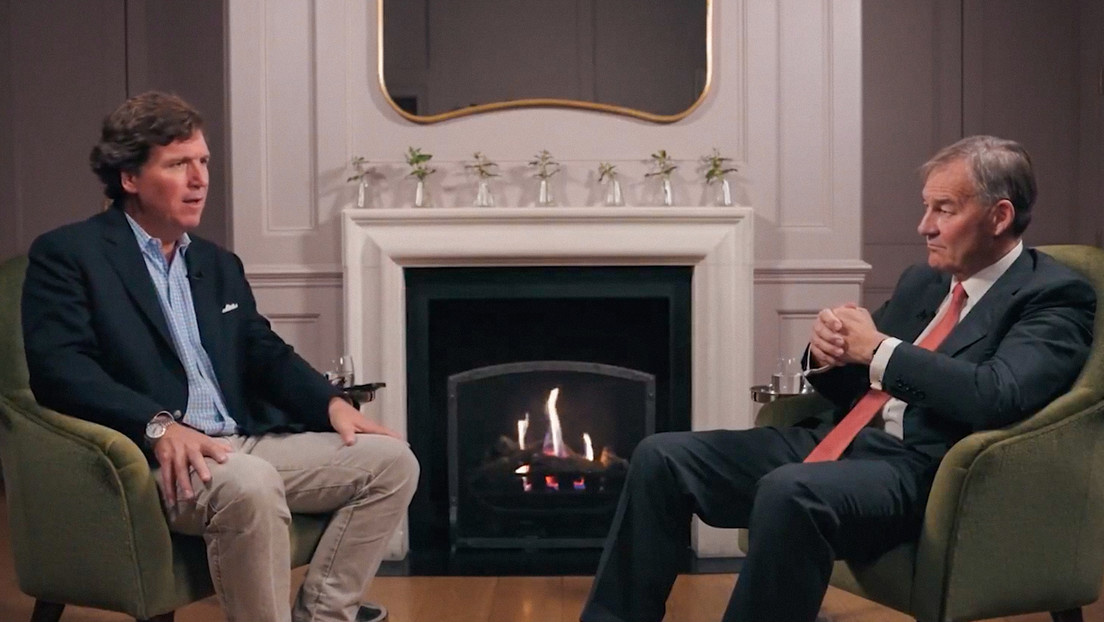 "Solo estoy esperando a que nuestra moneda se desplome": Diputado revela a Tucker las claves del declive de la economía británica