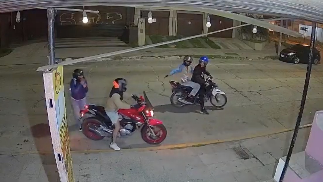 ESPELUZNANTE MOMENTO de intento de robo a punta de pistola (VIDEO)