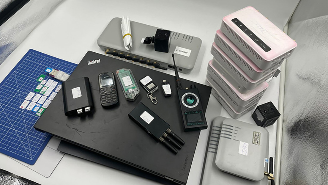 Arrestan a tres ucranianos con equipo de espionaje en un país europeo