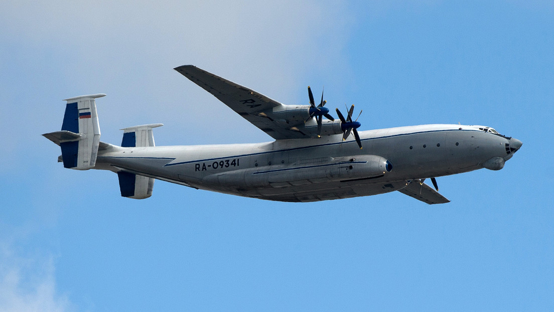 Un avión militar de transporte An-22 se estrella en Rusia