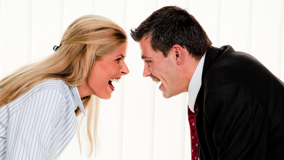 Demanda a su prometida tras medio año de convivencia por "comer mucho y trabajar poco"