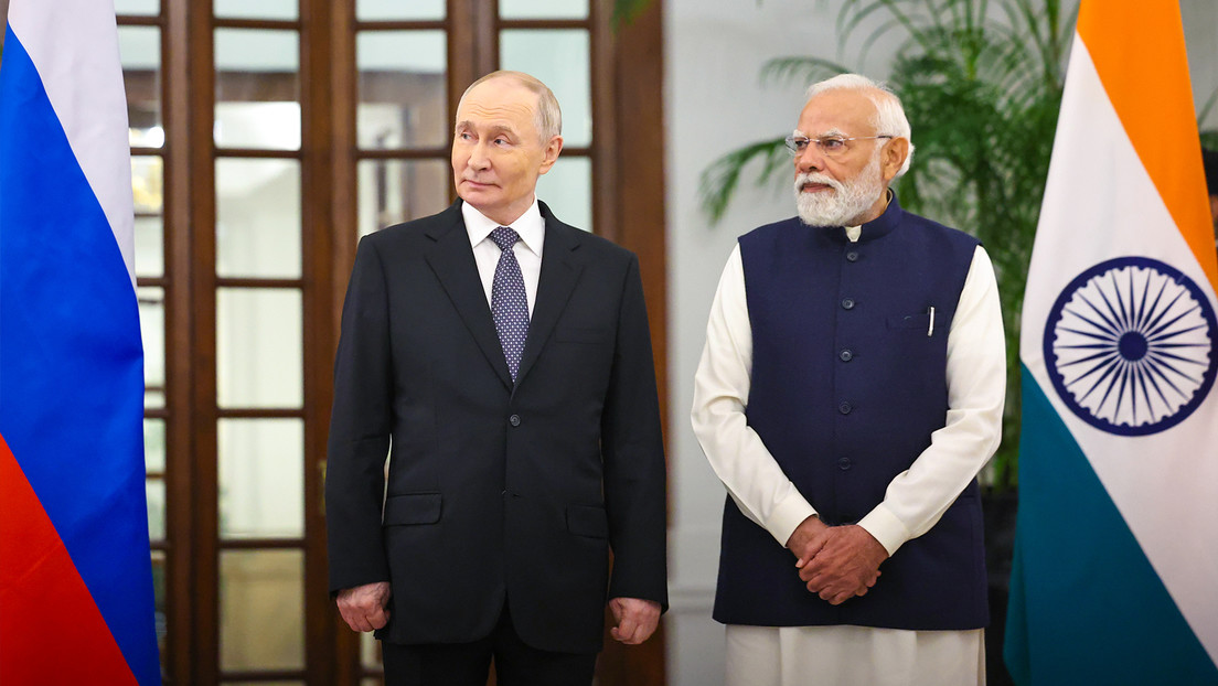 Putin ratifica acuerdo entre Rusia y la India sobre el envío mútuo de tropas, buques y cazas