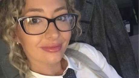 Profesora se declara culpable de abuso sexual a un menor de edad con su bebé de 8 semanas en brazos