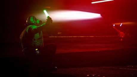 EE.UU. está "bajo un ataque", afirma el secretario de la Armada