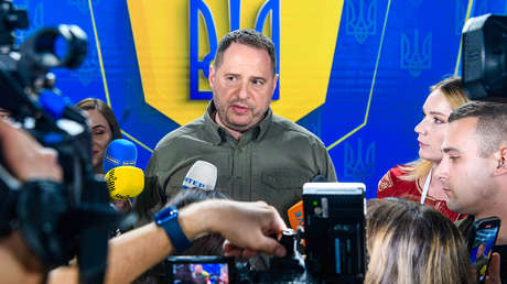 Medios: El círculo cercano de Zelenski coordinó en secreto la salida de Yermak en un chat "revolucionario"