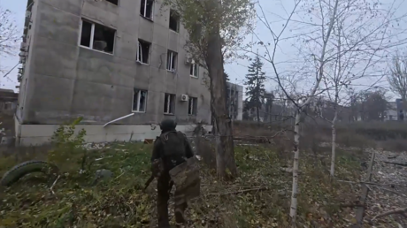 VIDEO: Así despejó el Ejército ruso una ciudad clave en Donbass, casa tras casa