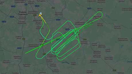 Un Boeing 777 con casi 450 personas da señal de emergencia sobre Moscú por incendio en el motor