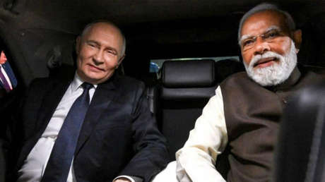 VIDEO: Modi recibe a Putin en aeropuerto de Nueva Delhi y se van en el mismo auto