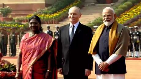 VIDEO: La India brinda una solemne bienvenida oficial a Putin