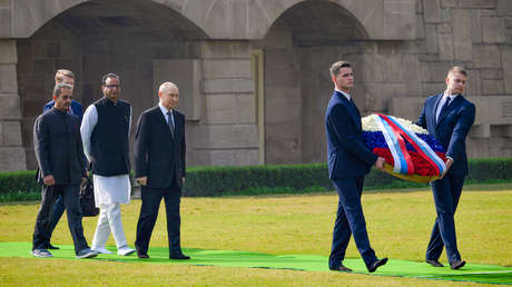 VIDEO: Putin deposita flores en el memorial de Mahatma Gandhi