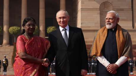 VIDEO: La India brinda una solemne bienvenida oficial a Putin