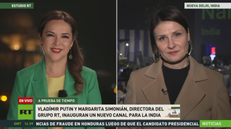 Vladímir Putin y Margarita Simonián, directora del grupo RT, inauguran un nuevo canal para la India