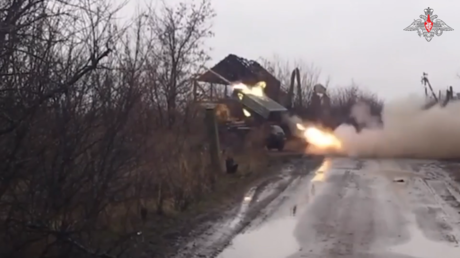 VIDEO: 'Granizo' ruso destroza posiciones enemigas con salvas arrolladoras
